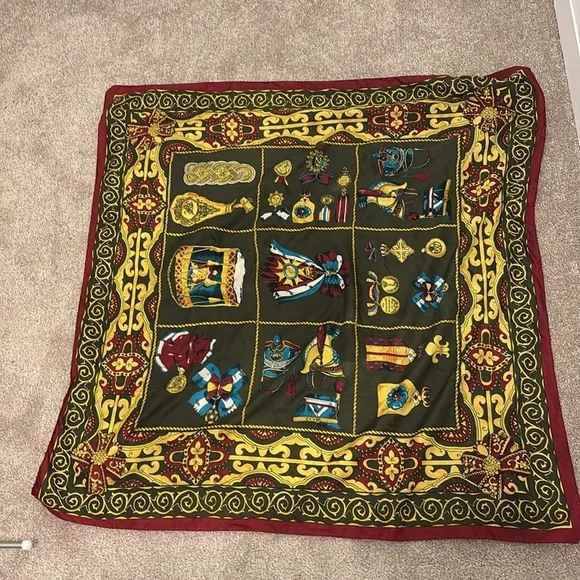 Vintage Baroque vintage scarf - Picture 12 of 16